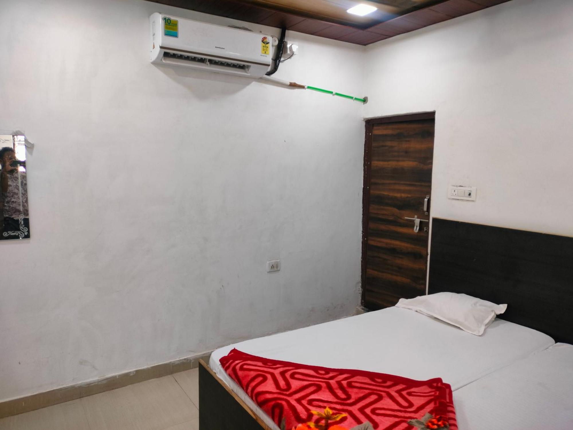 R G Sewa Sadan Hotel Mathura Luaran gambar