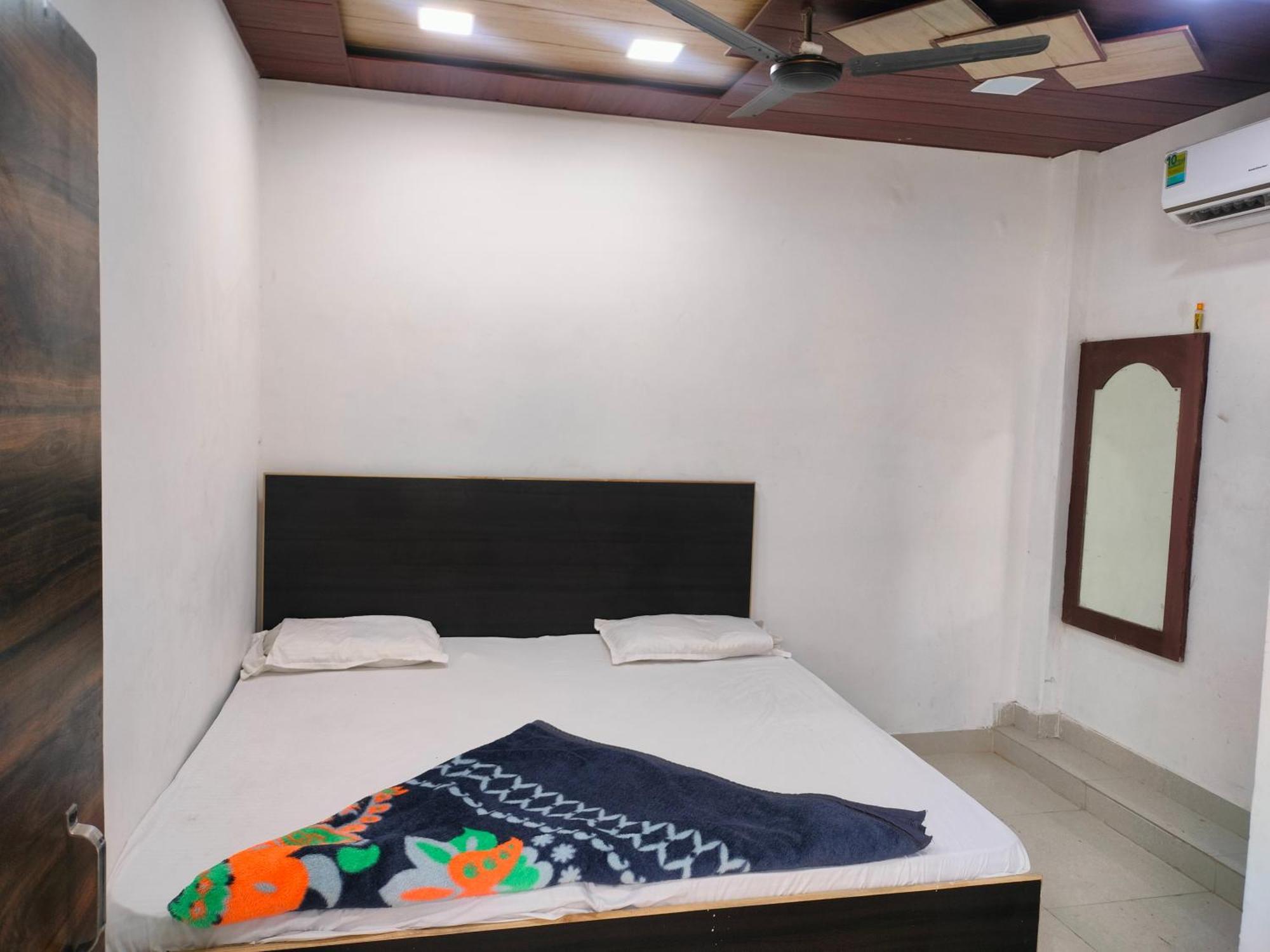 R G Sewa Sadan Hotel Mathura Luaran gambar